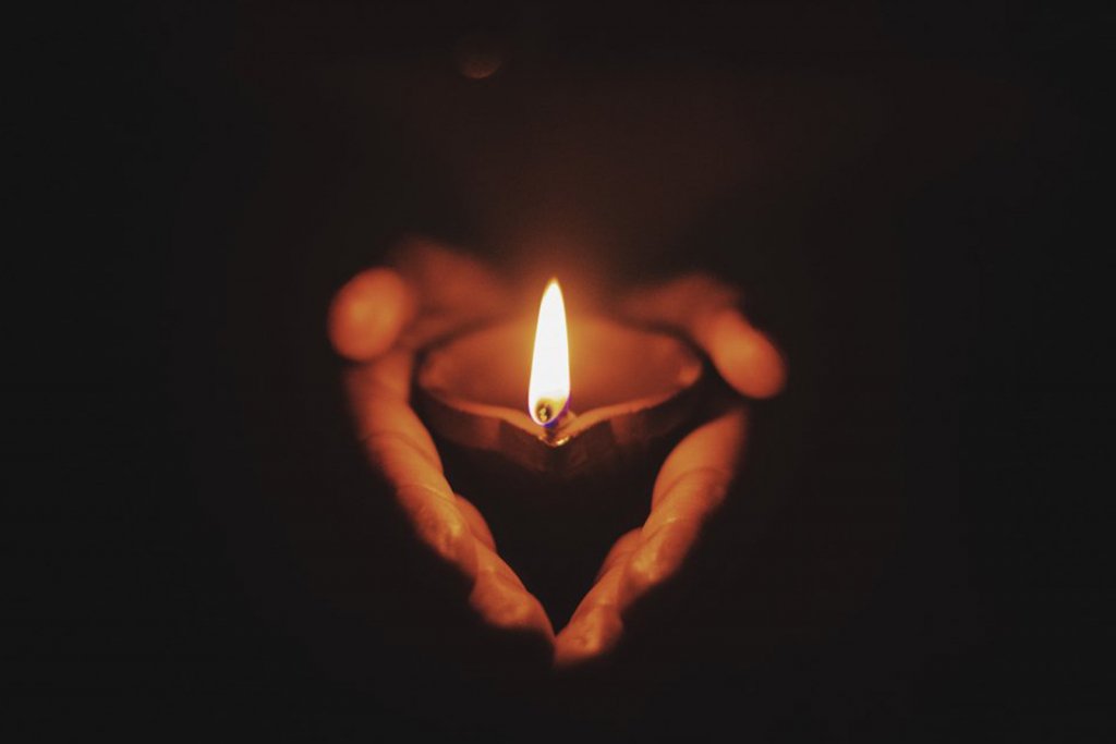 candle-1600x1067